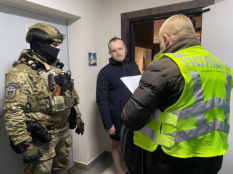 У Києві викрили чоловіка, який привласнив кошти іноземних волонтерів на майже пів мільйона гривень. Фото й відео