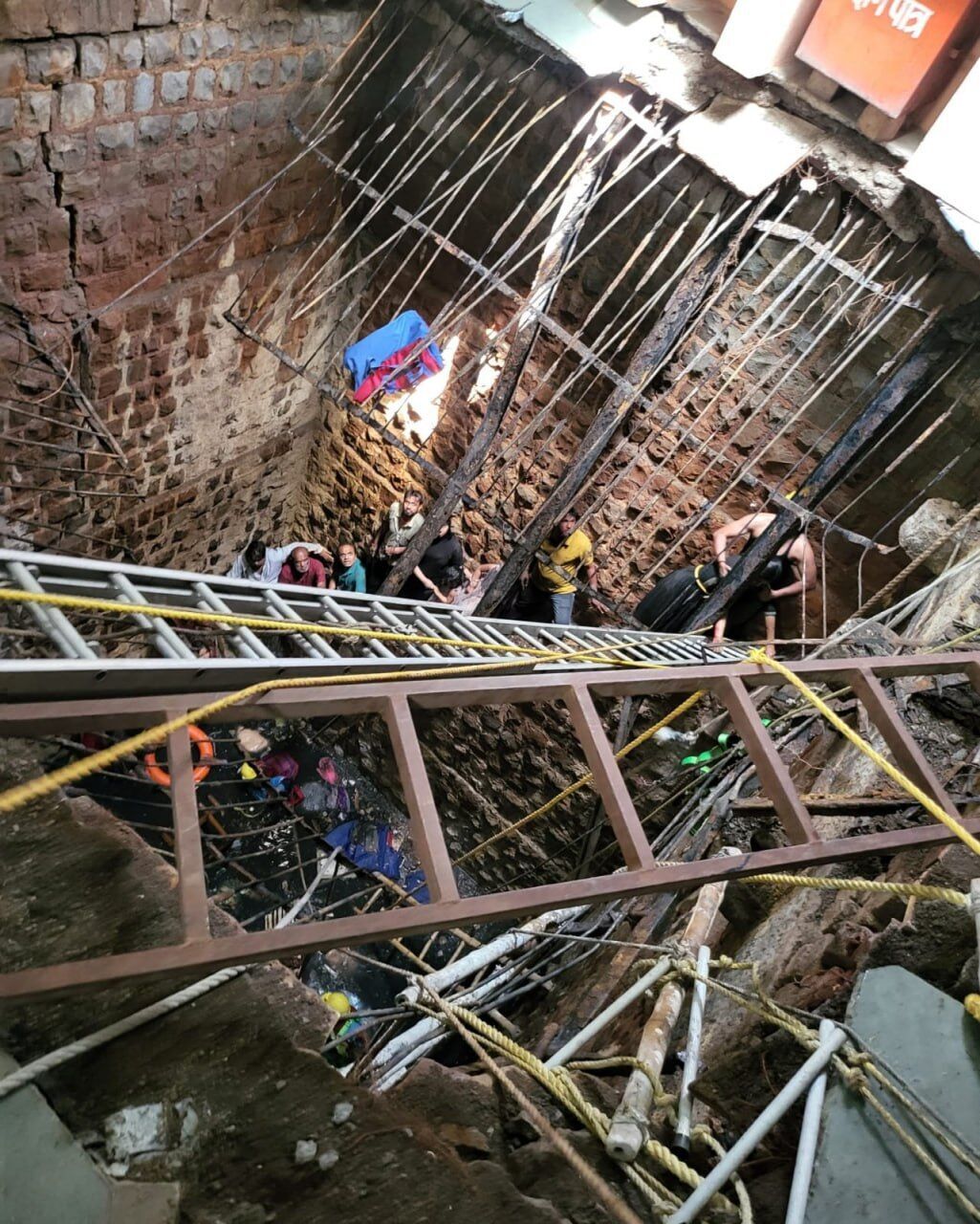 В Індії провалилася підлога в храмі, загинули 35 осіб: деталі трагедії. Фото і відео