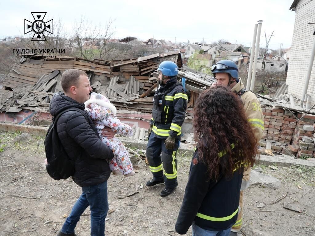 Окупанти влаштували авіаналіт на Оріхів та обстріляли Запоріжжя: є поранені. Фото і відео