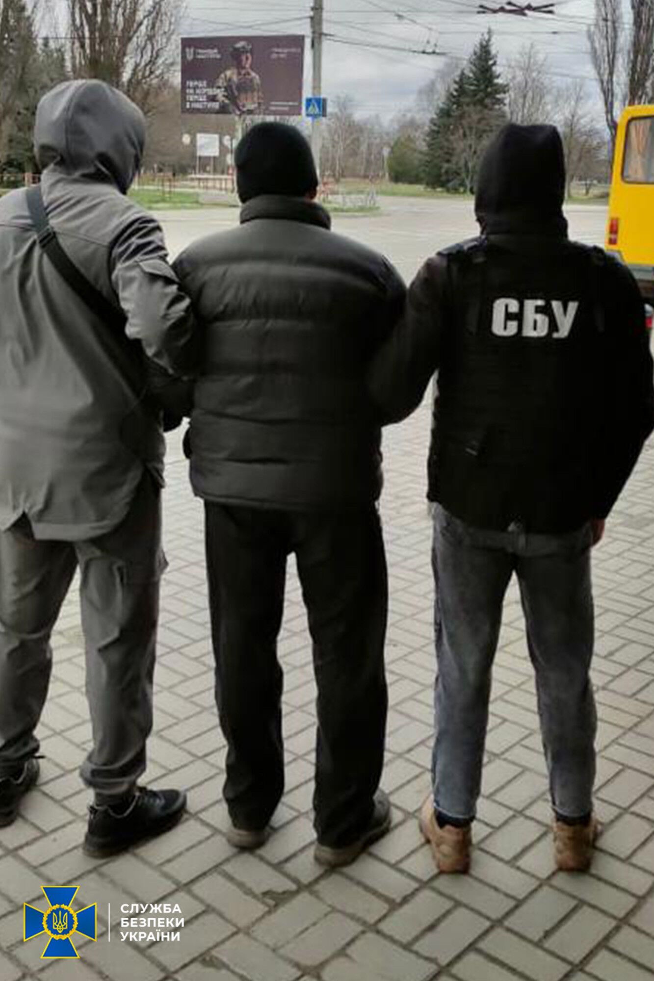 На Кіровоградщині затримали зрадника, який збирав для РФ інформацію про військовий аеродром. Фото