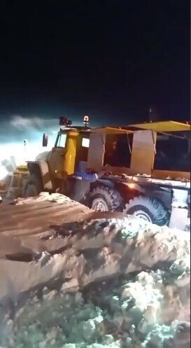 Карма наздогнала: на трасах Ростовської області снігопад заблокував тисячі автівок. Фото і відео