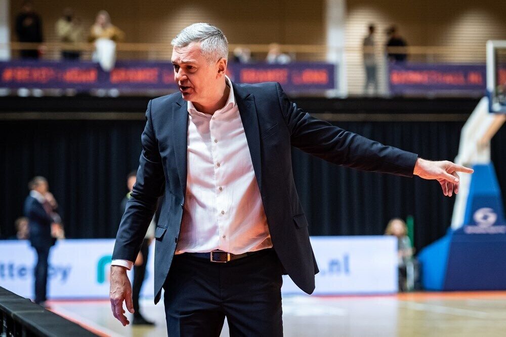 Официально. Айнарс Багатскис покинул пост главного тренера сборной Украины по баскетболу