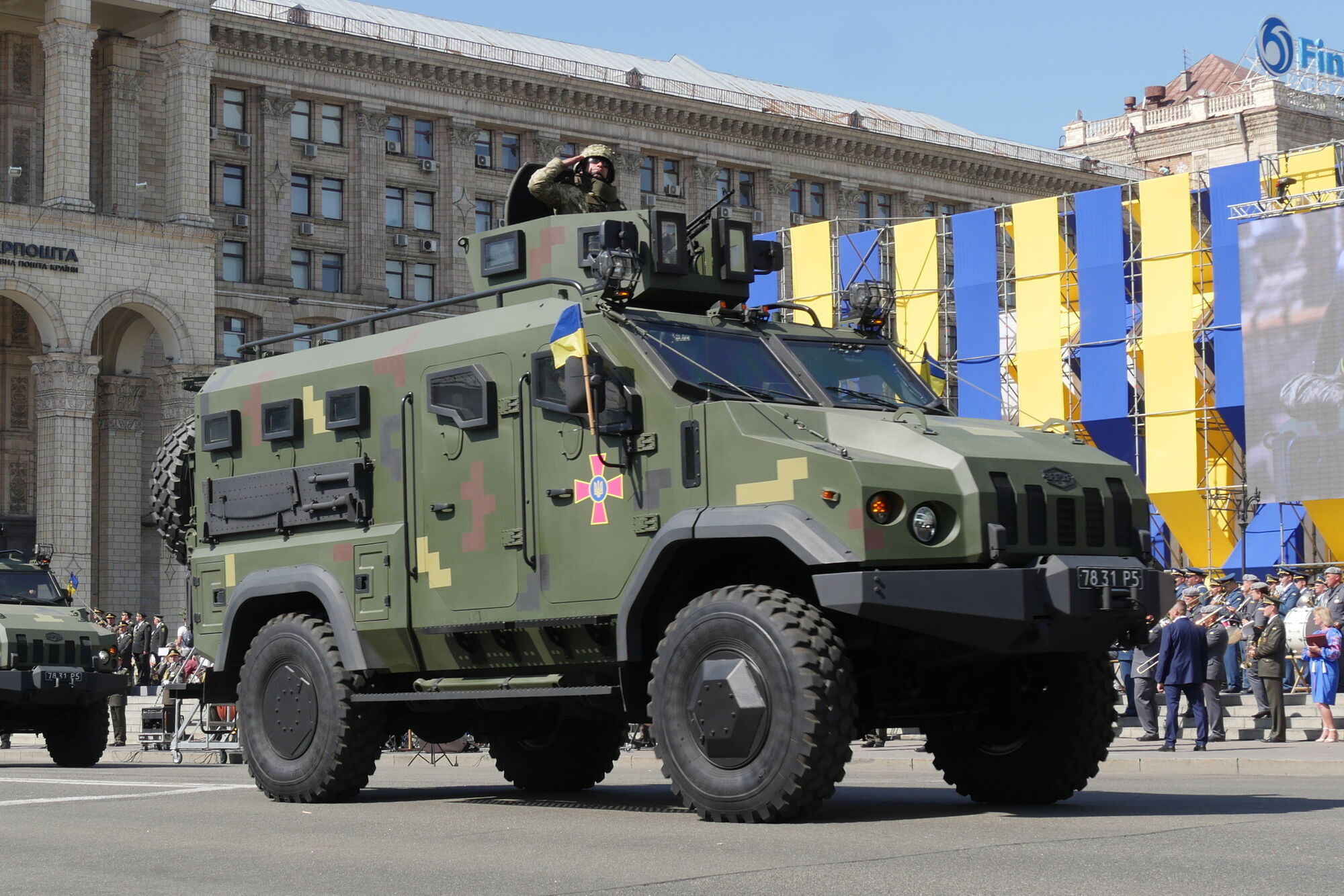 Украинский бронеавтомобиль ''Варта'' выдержал подрыв на мине и сохранил жизнь 10 воинам. Видео