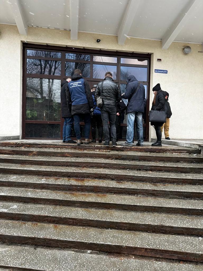 На Винниківській тютюновій фабриці знову влаштували "маски-шоу" від УБЕБ: роботу підприємства заблоковано