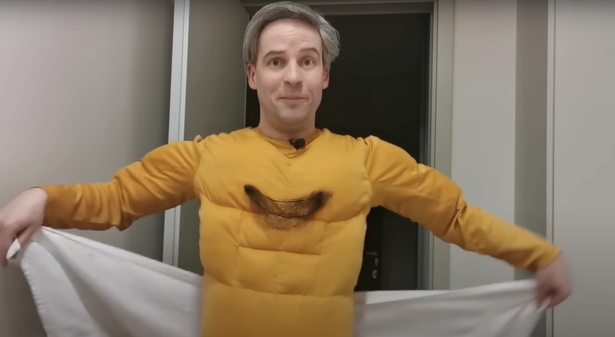 "Я не я, и пипка не моя": звезда "Квартала" записал "опровержение" стриптиза российского генерала Матовникова