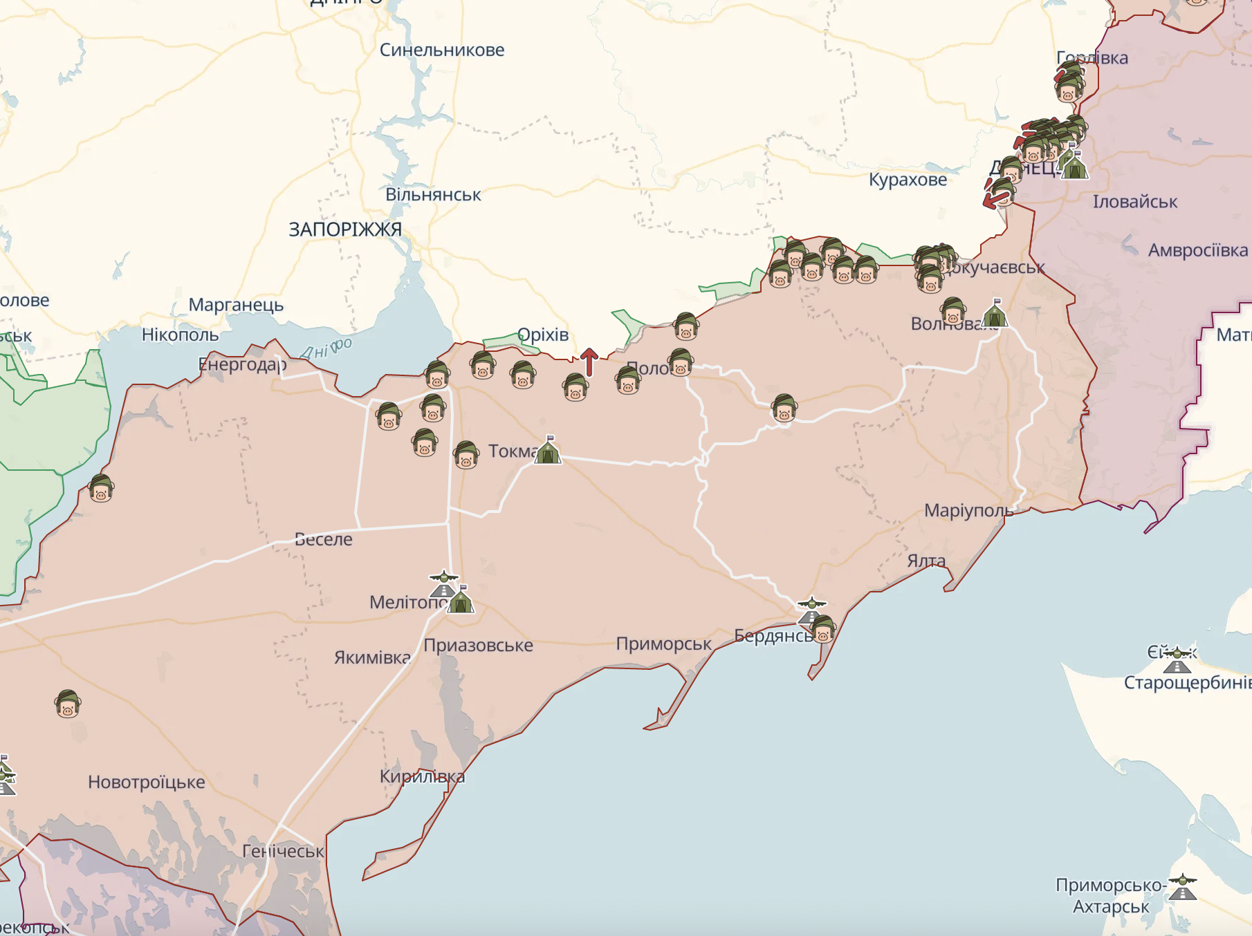 Россия массово перебрасывает военную технику на Запорожское направление через оккупированный Мариуполь, – Андрющенко