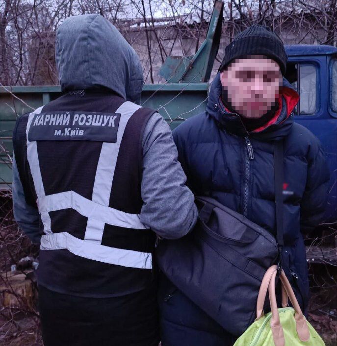 В Киеве на горячем задержали рецидивиста, причастного к серии краж из авто. Фото