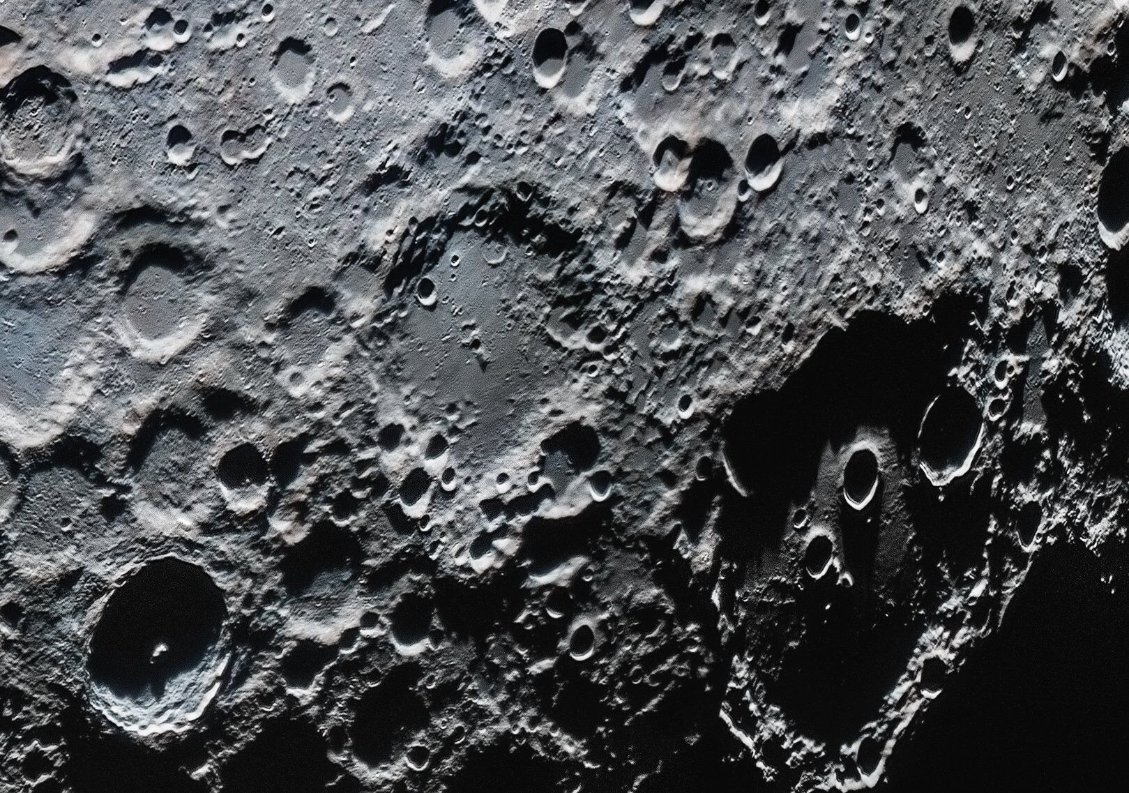 Фрагмент полноразмерного изображения Луны
