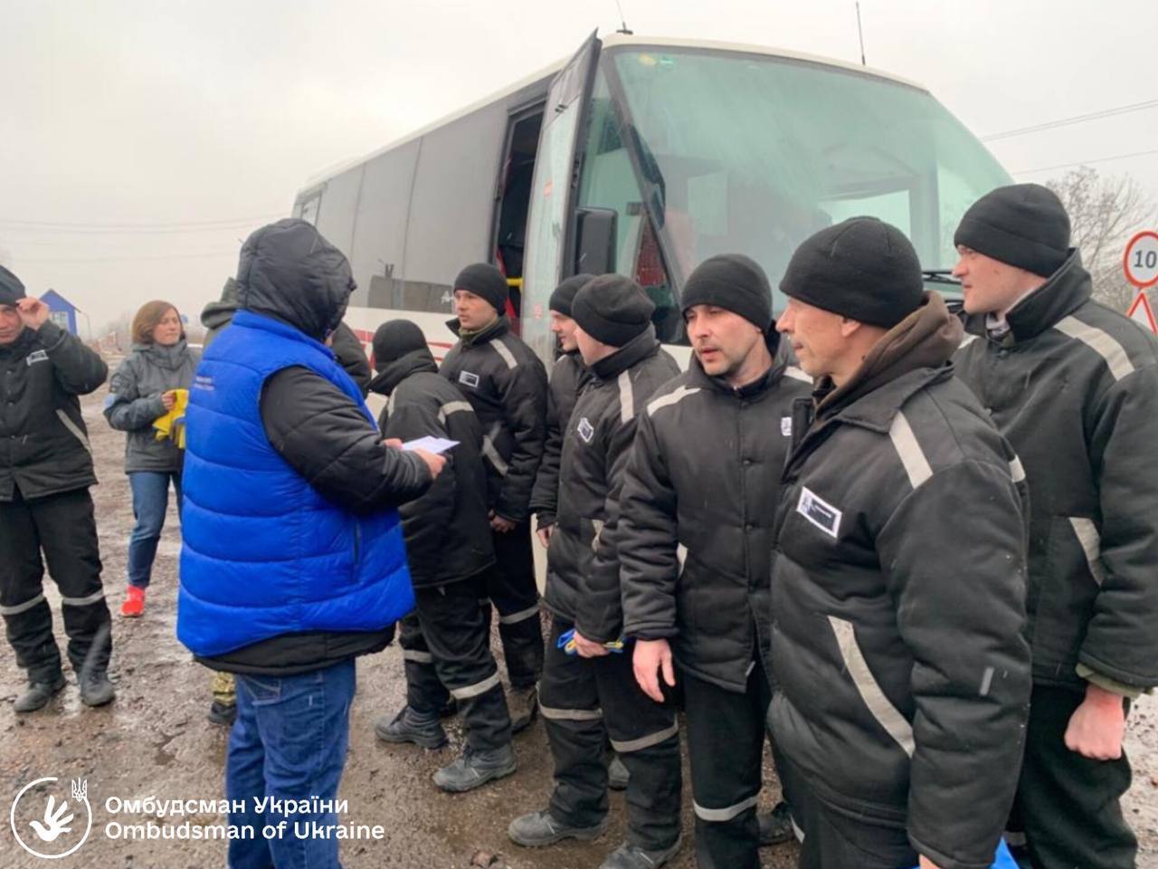 Украина вернула из российского плена 130 военных: среди них – защитники "Азовстали" и Донбасса. Фото и видео
