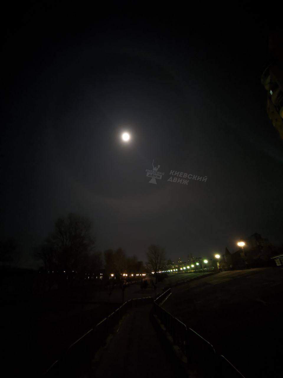 В небе над Киевом ночью можно было наблюдать редкое оптическое явление. Фото