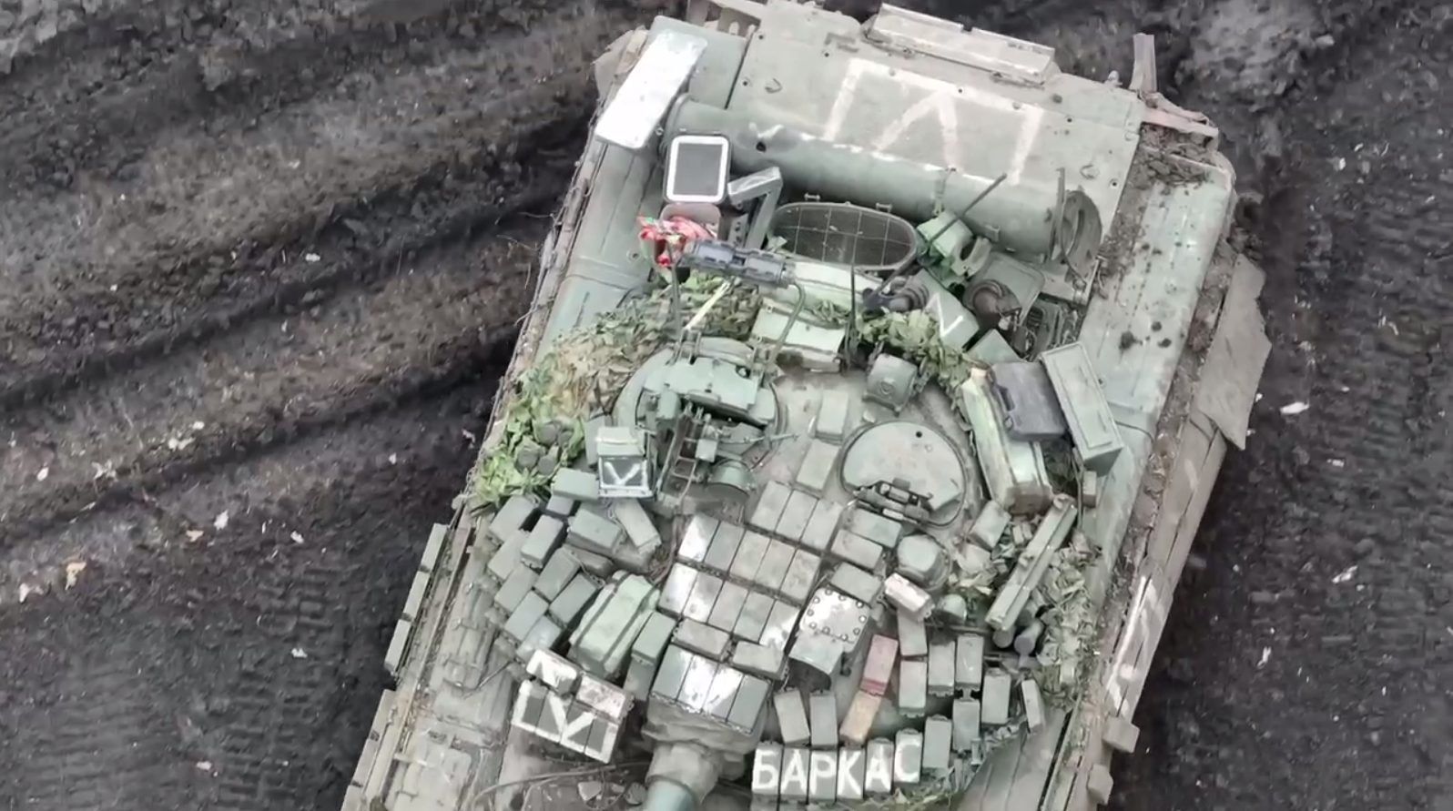 "Ювелирная работа": в сети показали, как ВСУ охотятся на российские танки и превращают их в металлолом. Видео