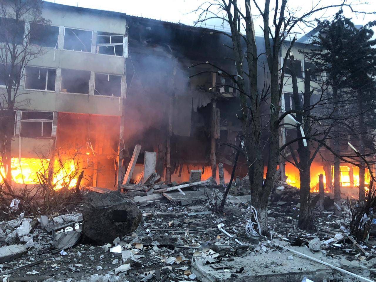 ''Окупанти можуть лише тероризувати мирних людей'': Зеленський відреагував на масовану атаку РФ на Україну
