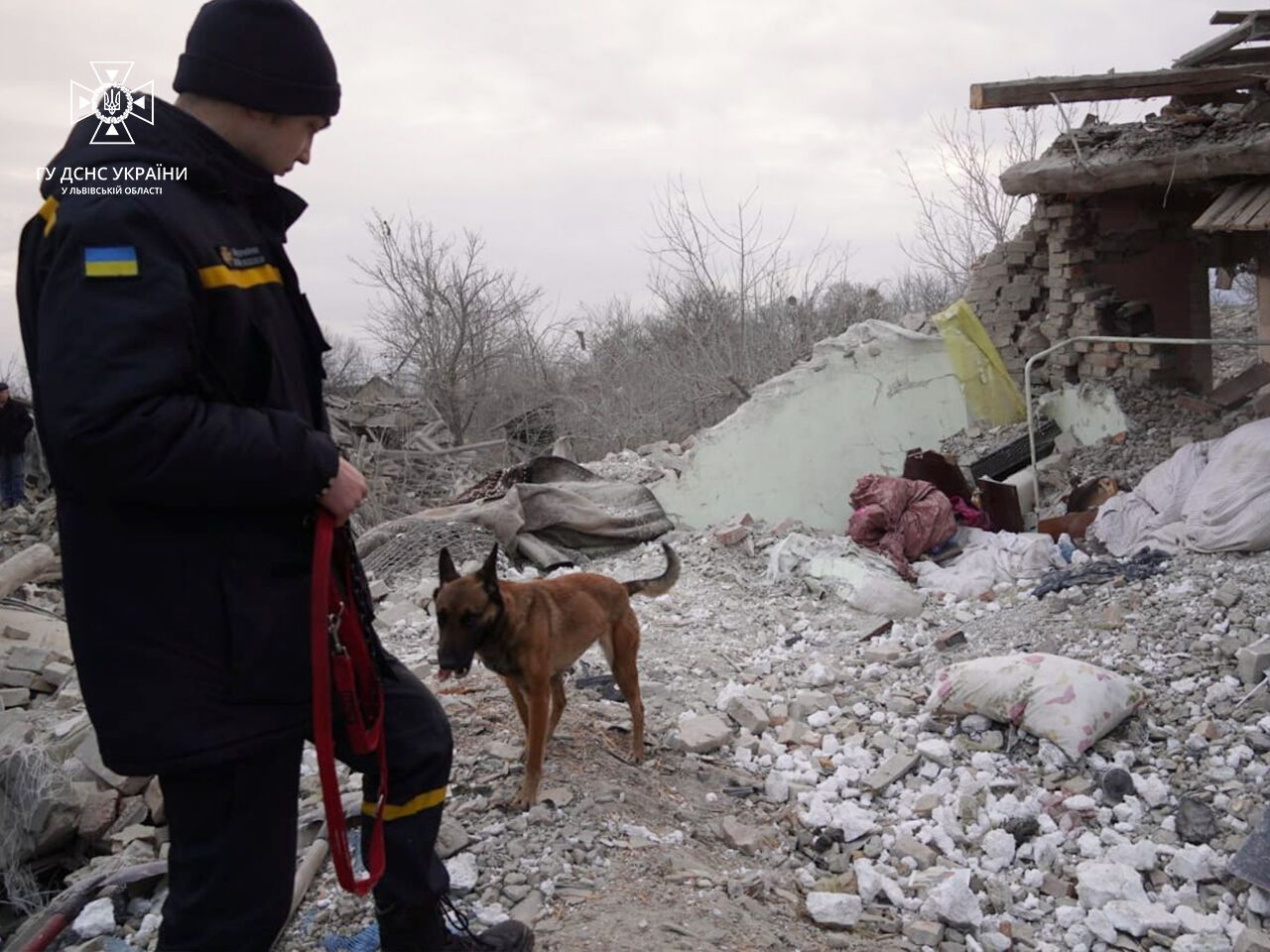 У момент атаки люди перебували вдома: наслідки ракетного удару РФ по будинках на Львівщині показали на відео з висоти 