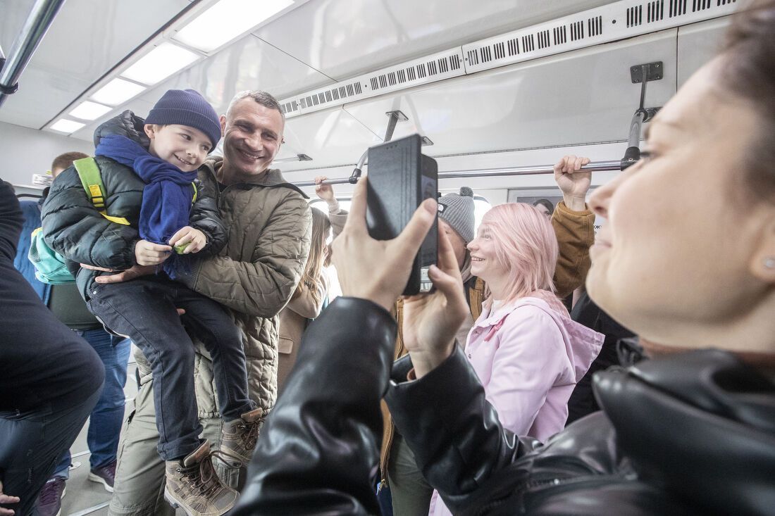 Киевское метро получило международную гуманитарную помощь и запустило арт-поезд, – Кличко