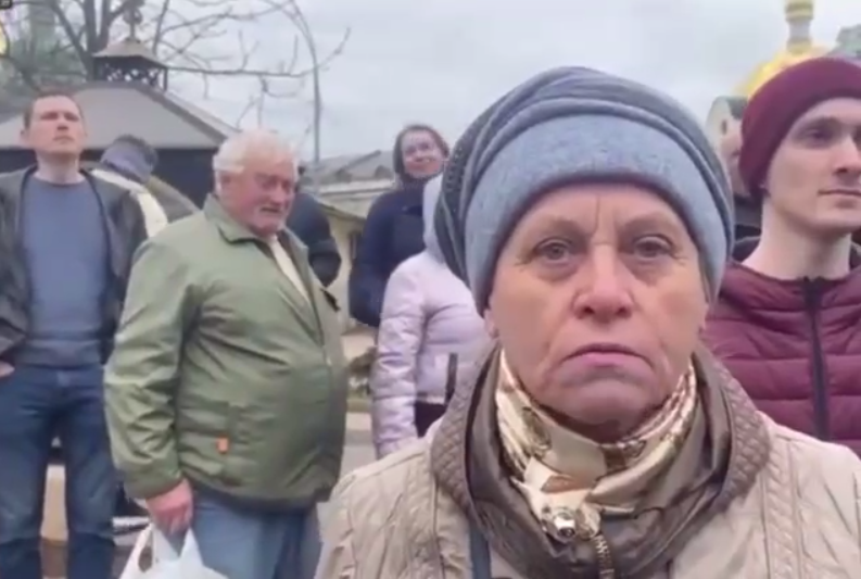 "Їх гнати треба": українка палко підтримала виселення УПЦ МП із Києво-Печерської лаври. Відео 