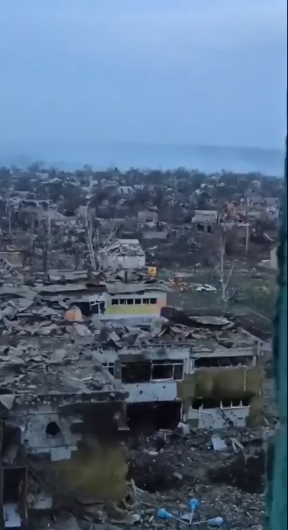 Сплошные руины: появилось новое видео из Бахмута, где 9-й месяц продолжаются адские бои