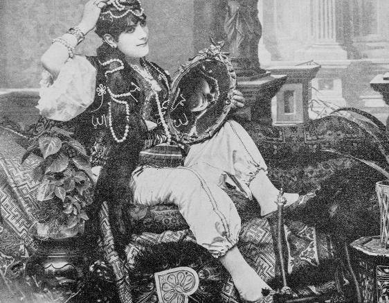 Это была настоящая "революция"! Когда брюки вошли в гардероб женщин и почему за их ношение бросали в тюрьму