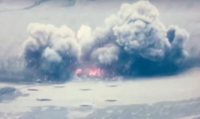 ЗСУ точним ударом з М777 знищили ворожу гармату з боєзапасом: піднялася стіна диму і вогню. Відео 