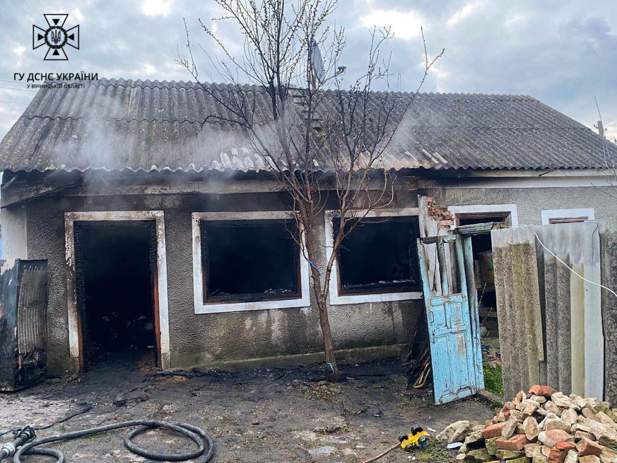 На Вінниччині у пожежі загинула родина – бабуся, її донька та чотирічний онук. Фото і відео 