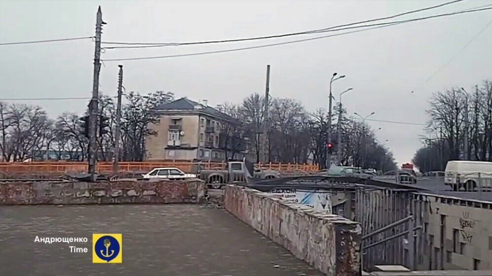 Оккупанты снесли в Мариуполе памятник Куинджи, который был установлен на знаковом месте. Видео