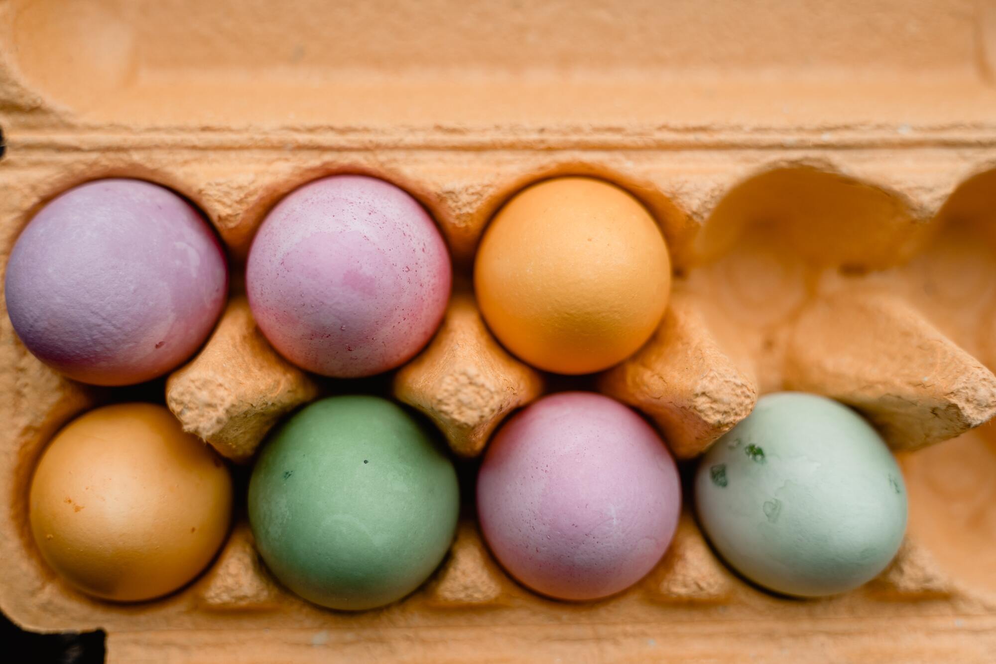 Как покрасить яйца соком