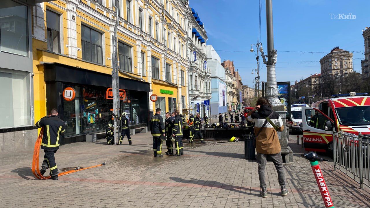 В Киеве произошел пожар в университете имени Карпенко-Карого. Фото и видео