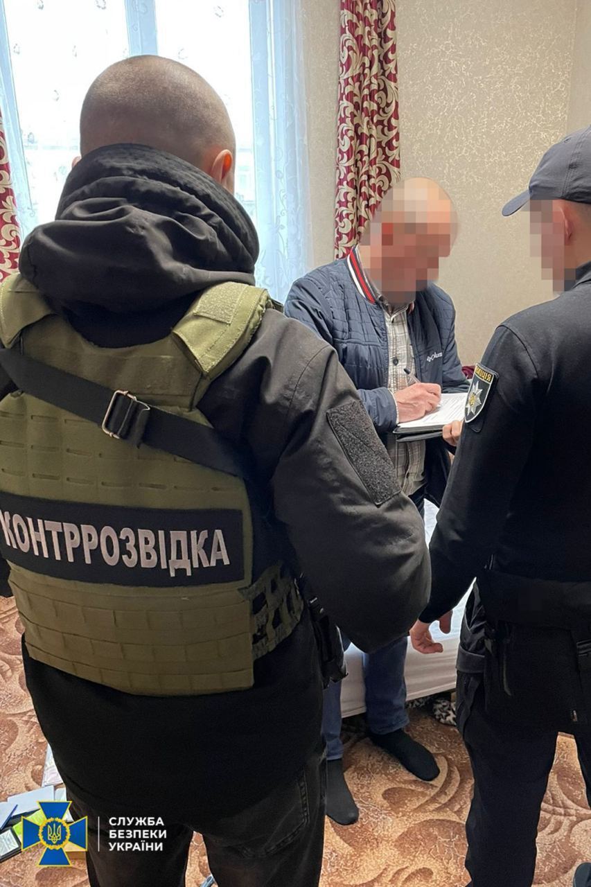 Виготовляли фальшиві візи та паспорти: СБУ викрила групу ділків у Запоріжжі, які допомагали громадянам РФ "легалізуватися" в Україні