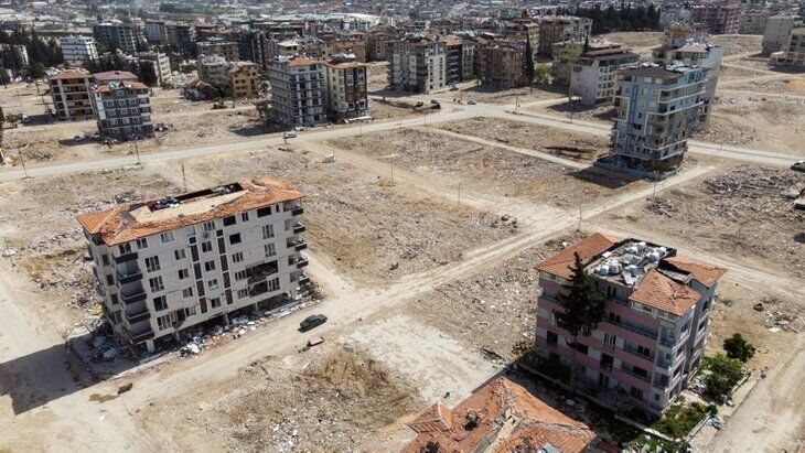 Порожні будинки і поодинокі перехожі: як виглядає турецька провінція Хатай, де два місяці тому стався землетрус. Фото і відео 