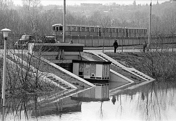 В сети показали последствия наводнения в Гидропарке в Киеве в 1970 году. Архивные фото