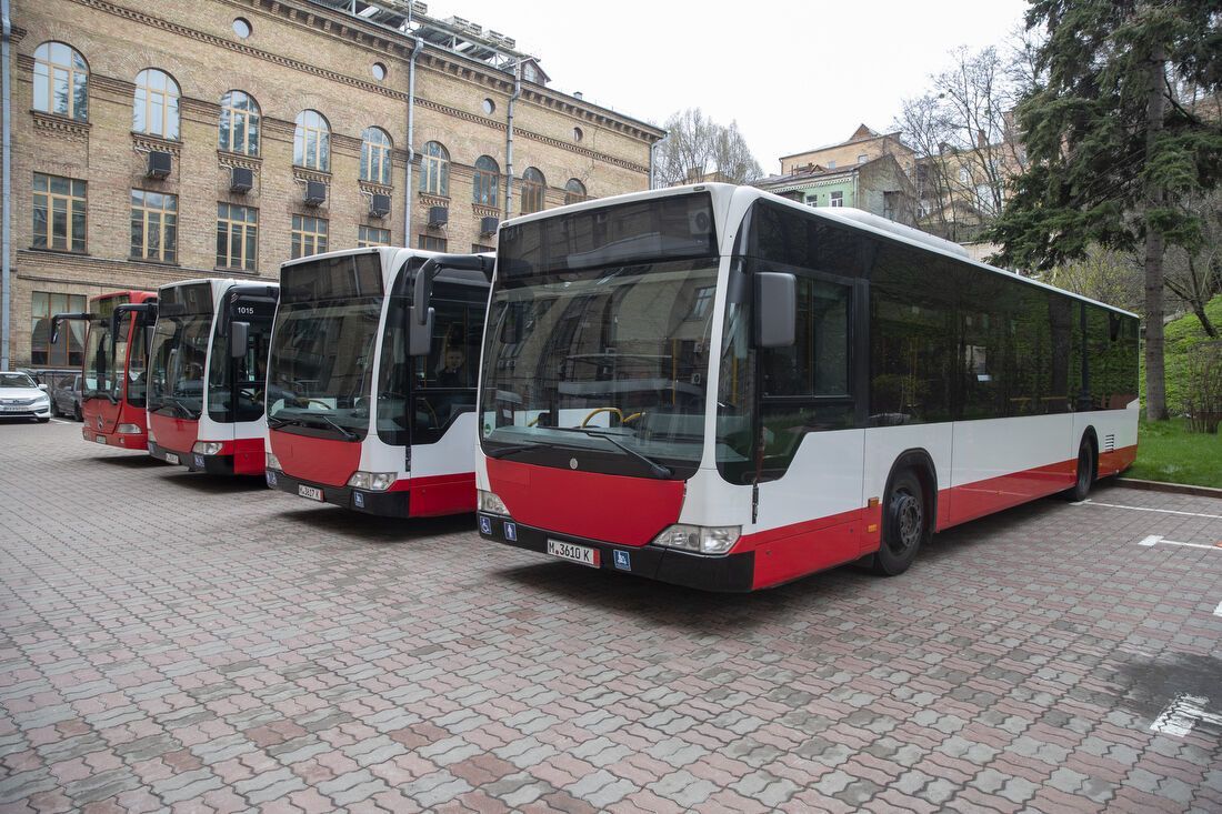 Киев получил еще четыре современных городских автобуса из Германии, – Кличко