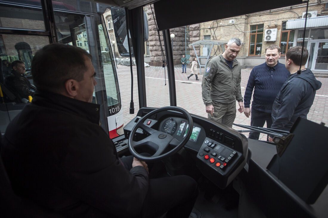 Київ отримав ще чотири сучасних міських автобуси з Німеччини, – Кличко