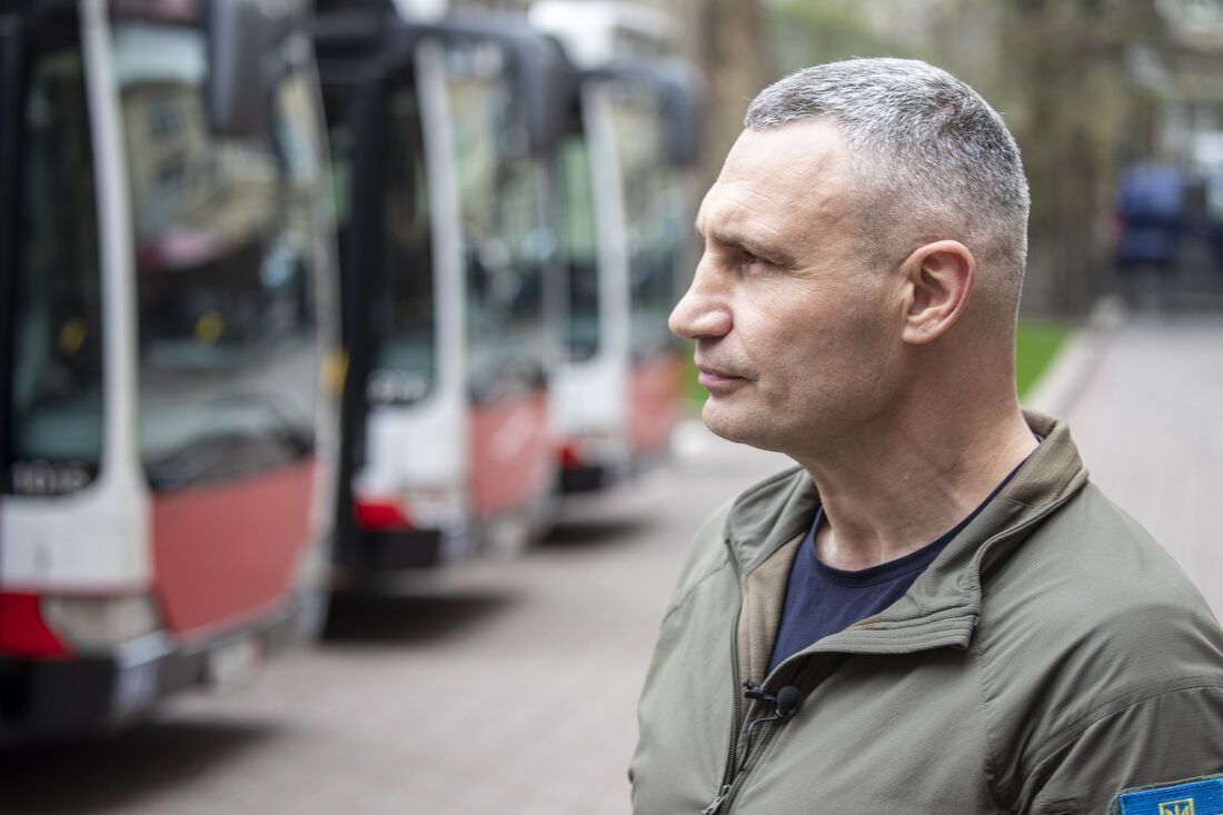Київ отримав ще чотири сучасних міських автобуси з Німеччини, – Кличко