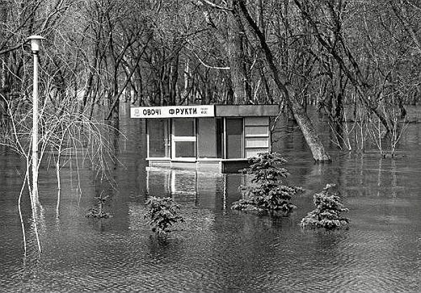 В сети показали последствия наводнения в Гидропарке в Киеве в 1970 году. Архивные фото