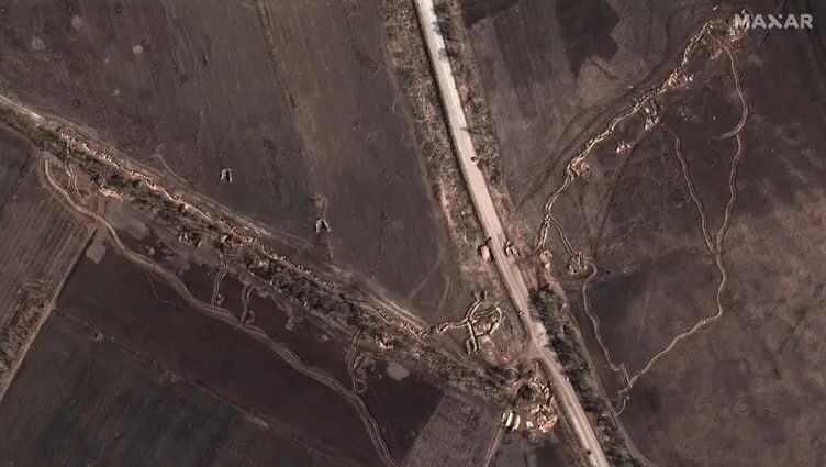 Окопи, "зуби дракона" й артилерійські позиції: з’явилися нові супутникові фото укріплень окупантів біля Мелітополя 