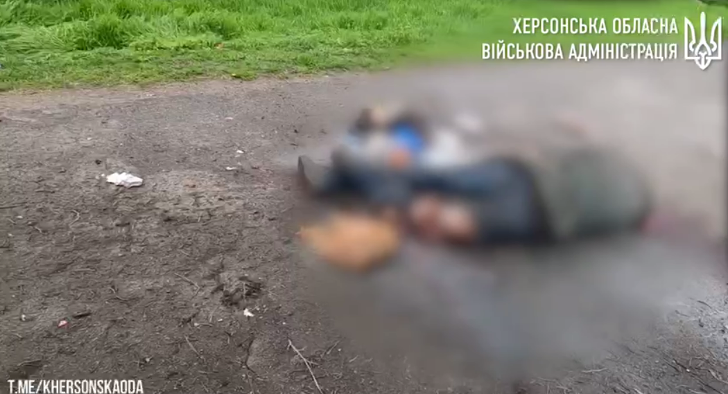 Оккупанты обстреляли парк в Херсоне, погиб мирный житель. Видео