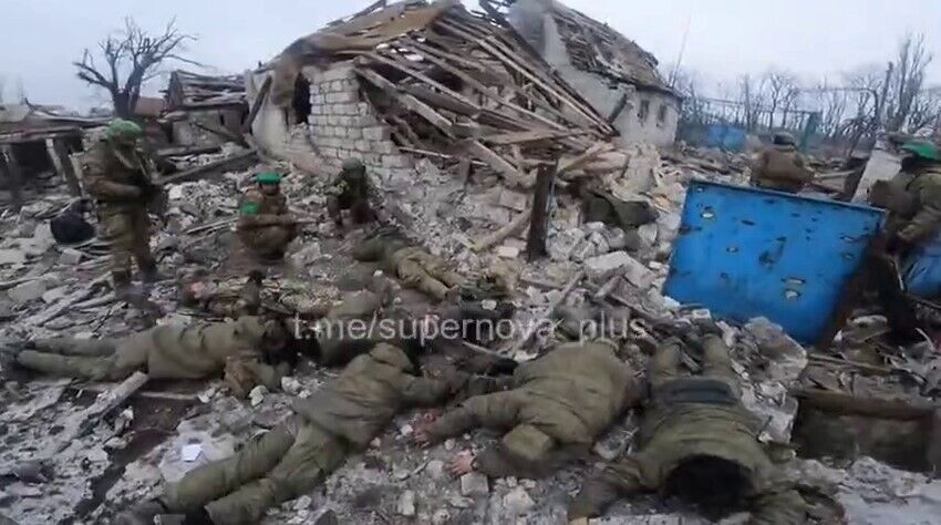 Українські воїни захопили в полон групу окупантів: ті поскаржилися, що їх відправили на "три дні". Відео