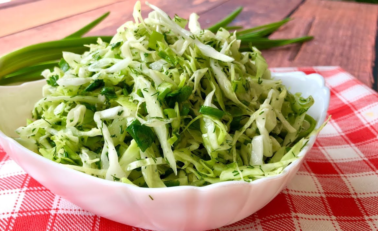 Салат з капусти та огірків