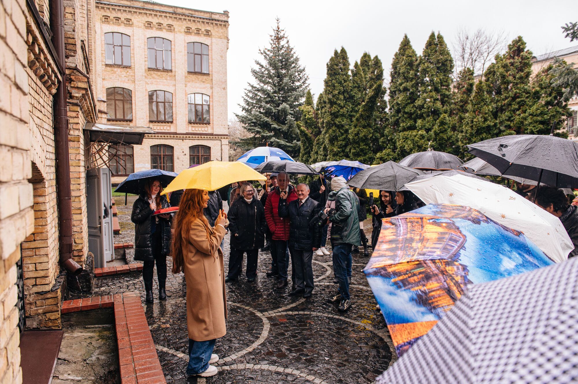 Проєкт "Шукай!" У Києві з’явилася мініскульптура, присвячена меценатам-цукрозаводчикам