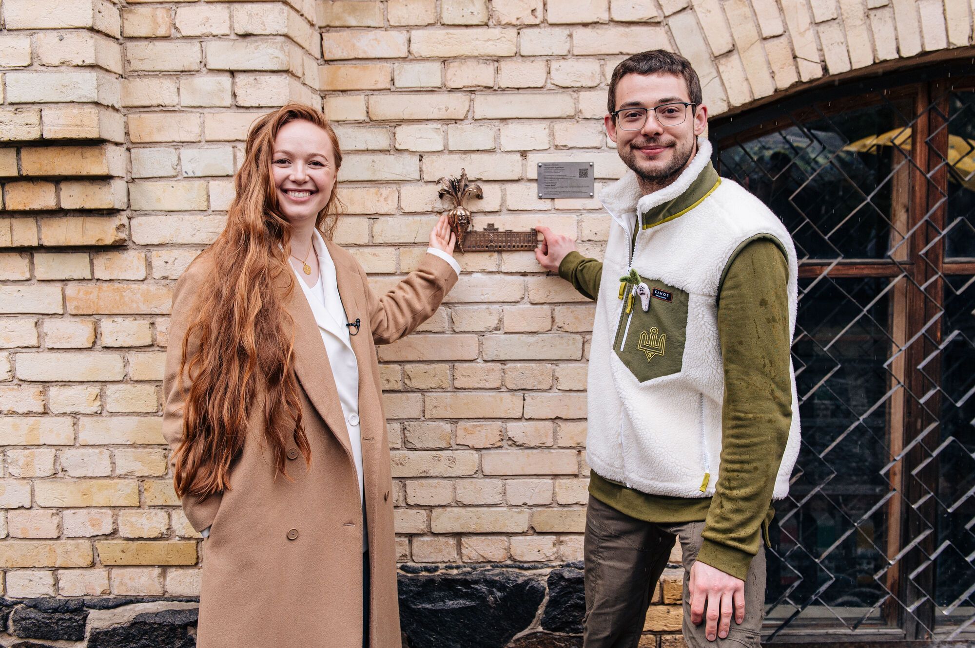 Проект "Шукай!" В Киеве появилась мини-скульптура, посвященная меценатам-сахарозаводчикам