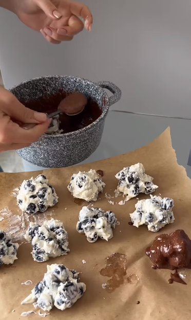 Конфеты ''Хитрая голубика'': как приготовить эффектный и простой десерт