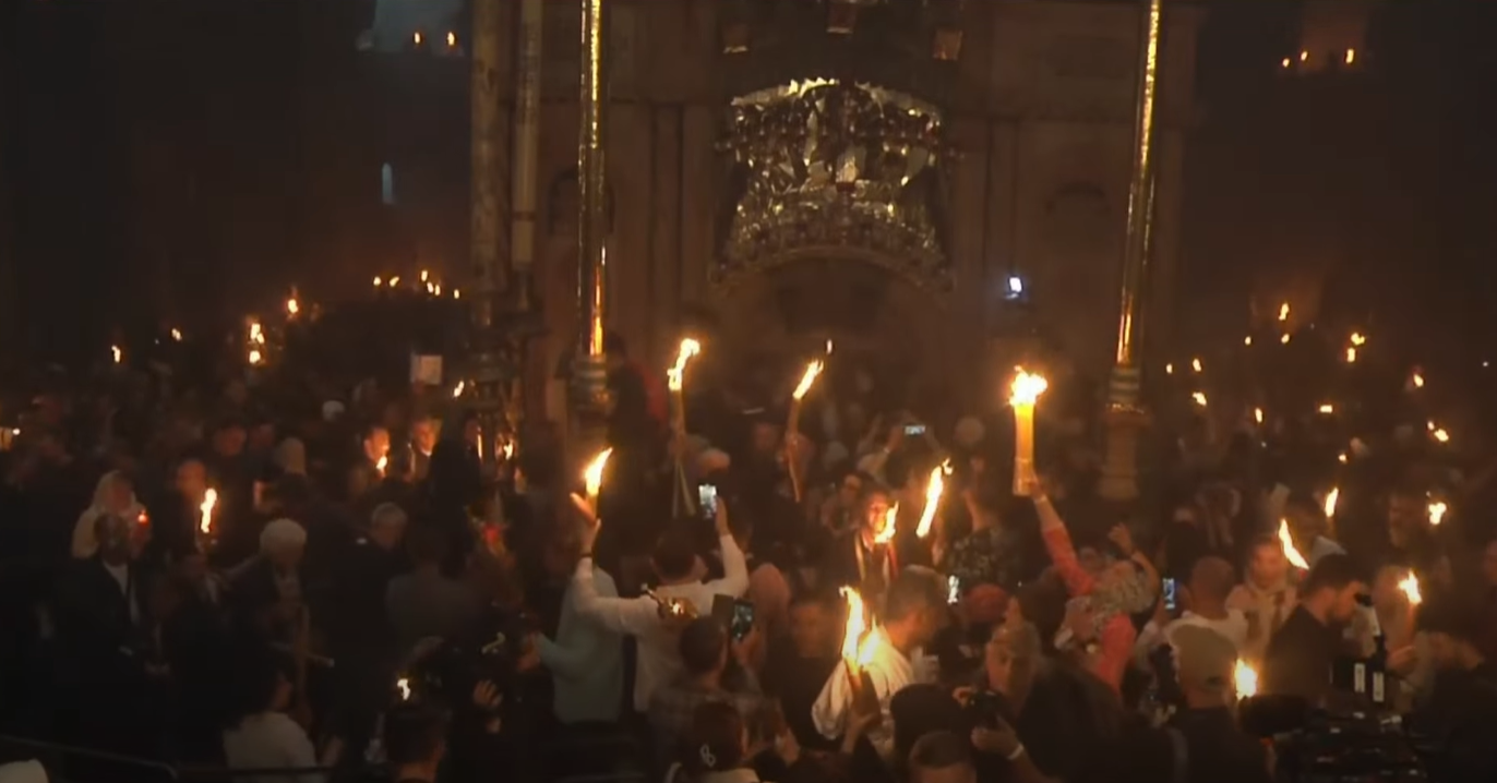 У Єрусалимі зійшов Благодатний вогонь: відео