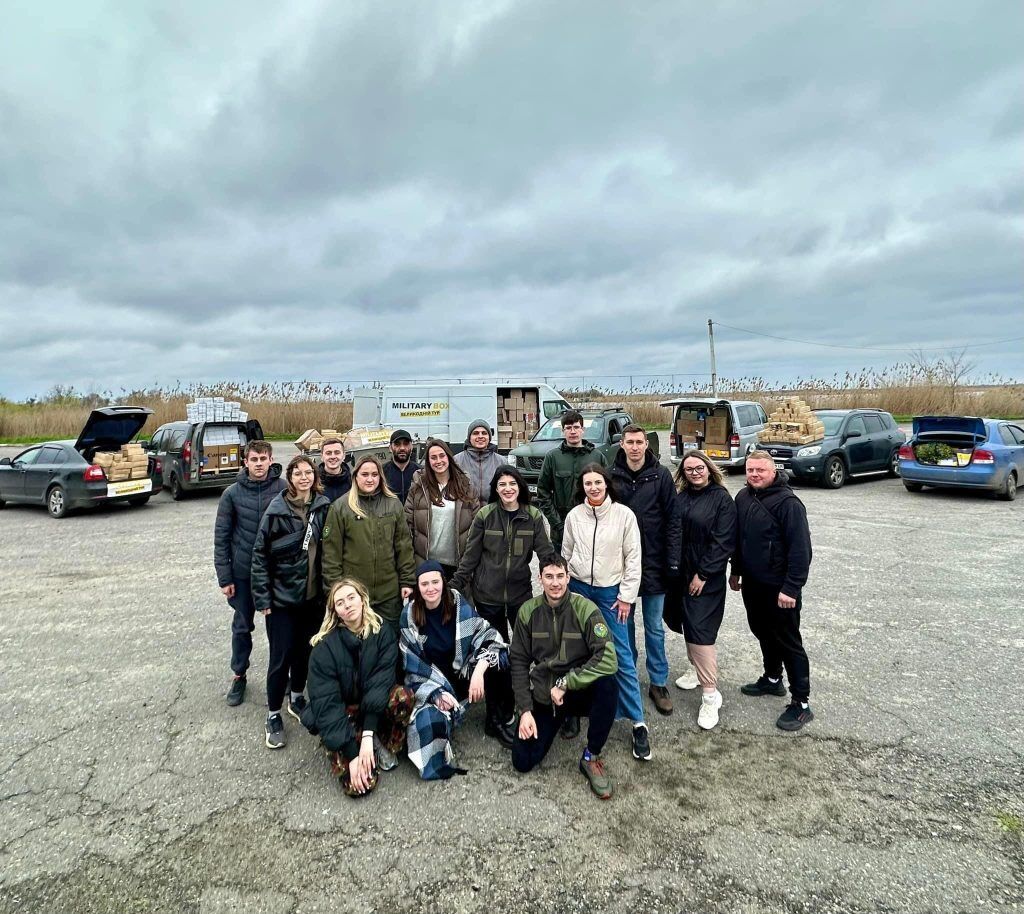 Марина Порошенко та "Солідарна Молодь" зібрали 2 тисячі великодніх кошиків для військових