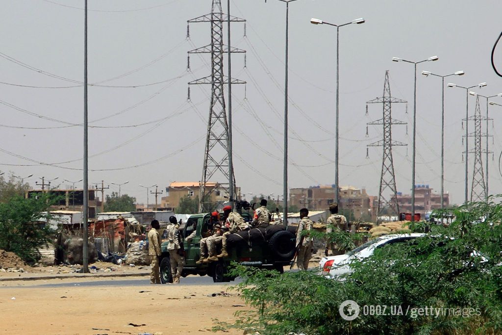Стрельба и взрывы: в Судане пытаются совершить военный переворот. Подробности