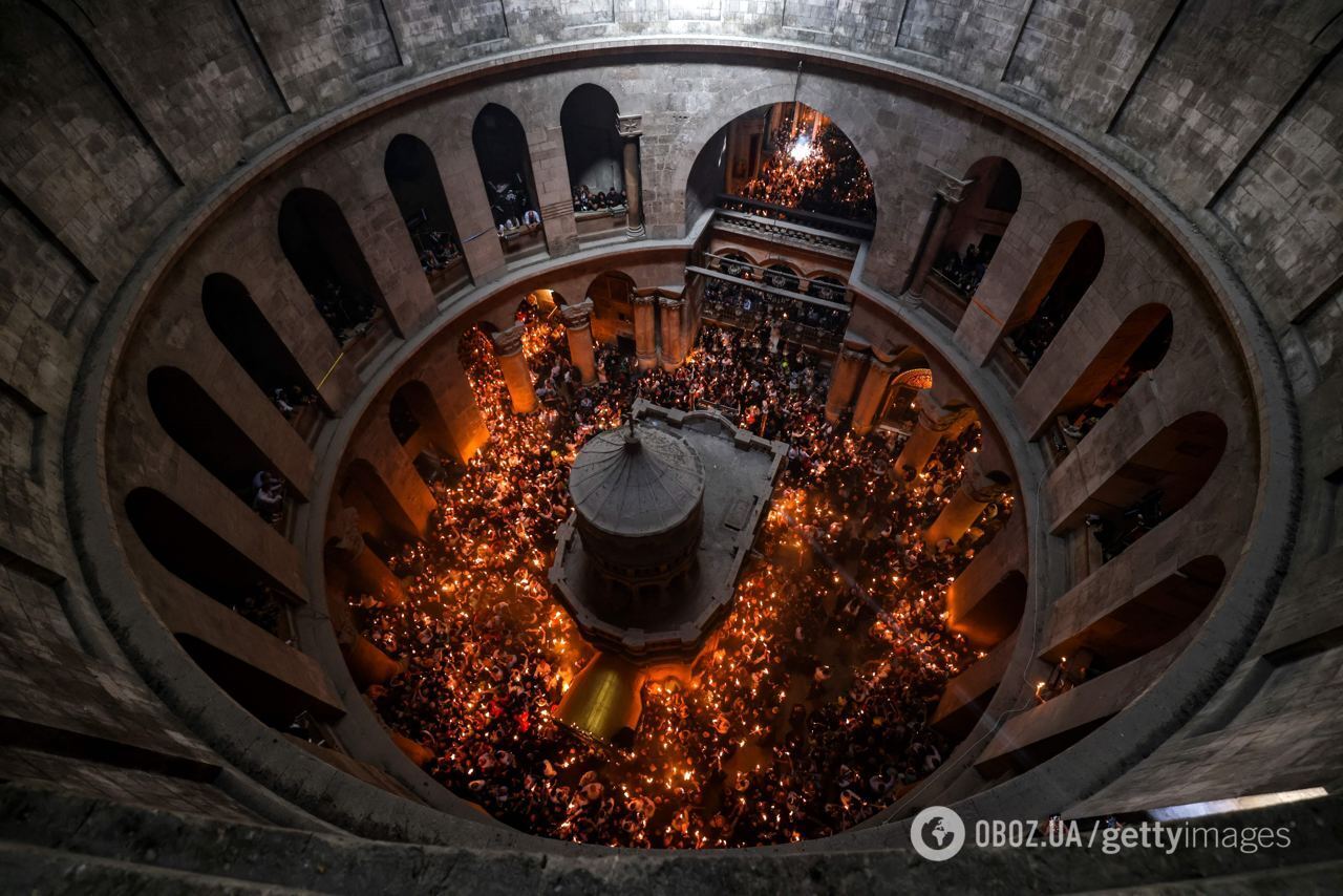 Благодатный огонь сошел в Иерусалиме - фото события | OBOZ.UA