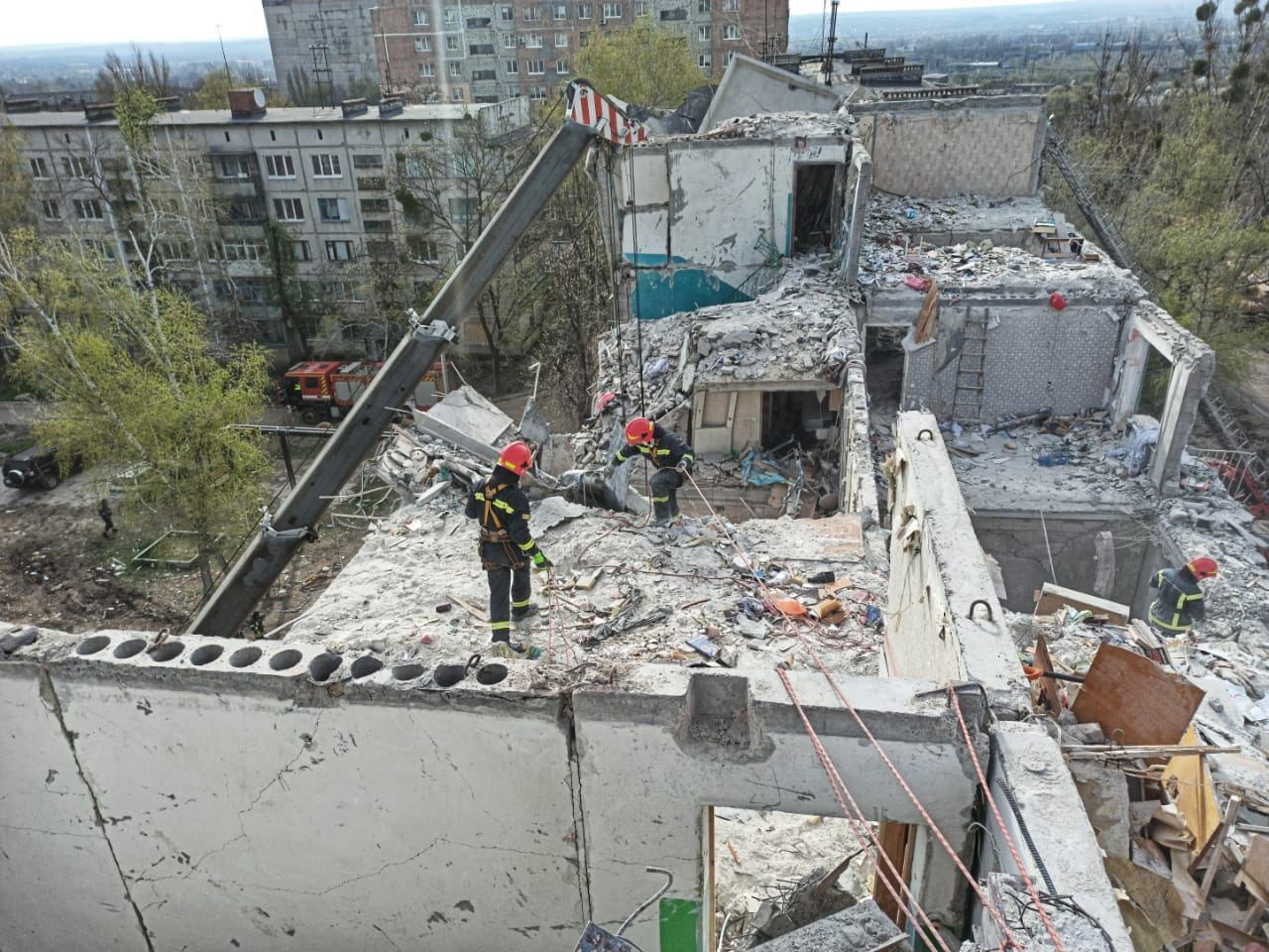 В Славянске завершили спасательные работы на месте российского удара: 15 погибших и 24 раненых. Фото