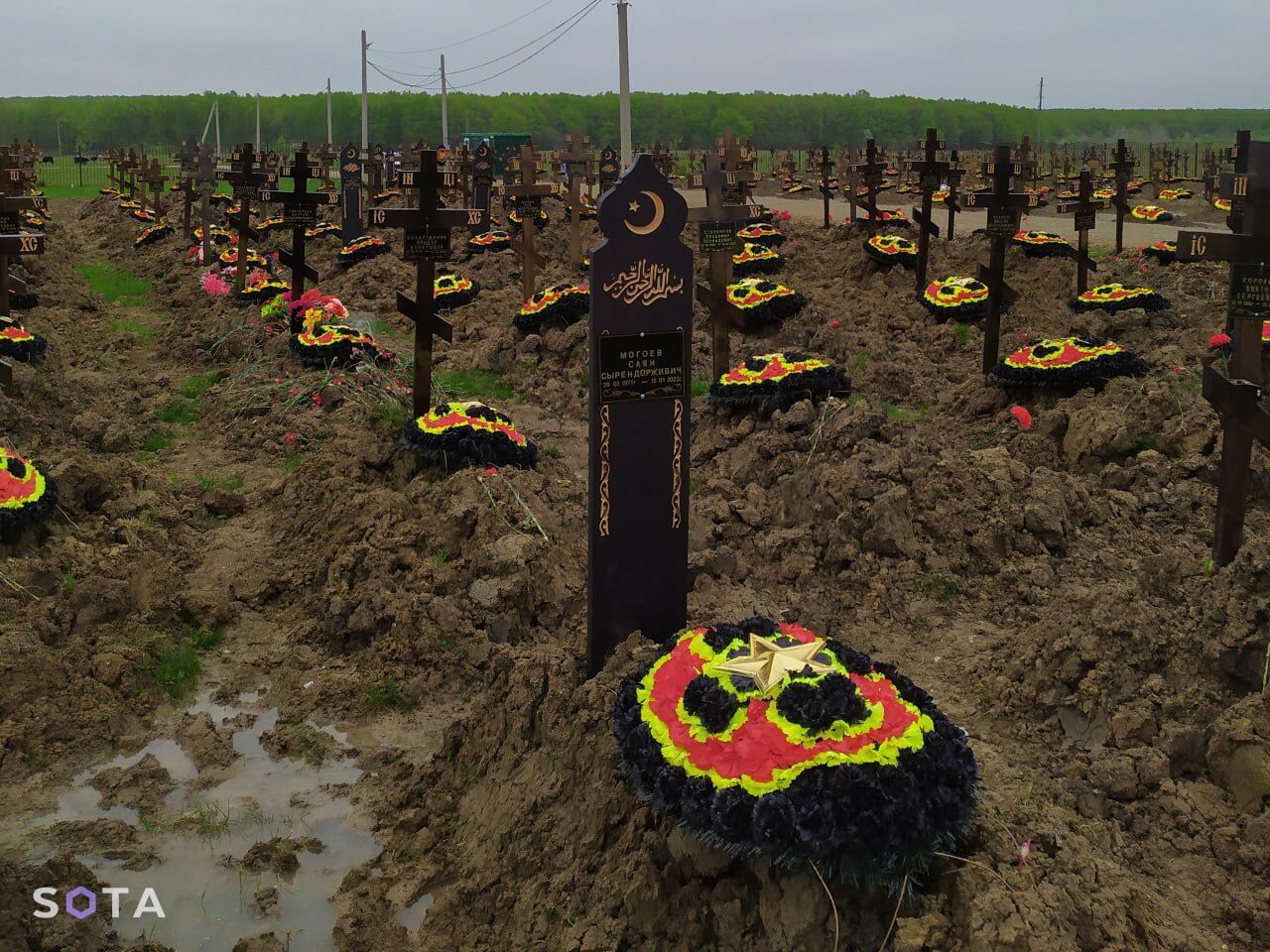 Десятки свежих могил: появились новые фото с кладбища "вагнеровцев" на Кубани