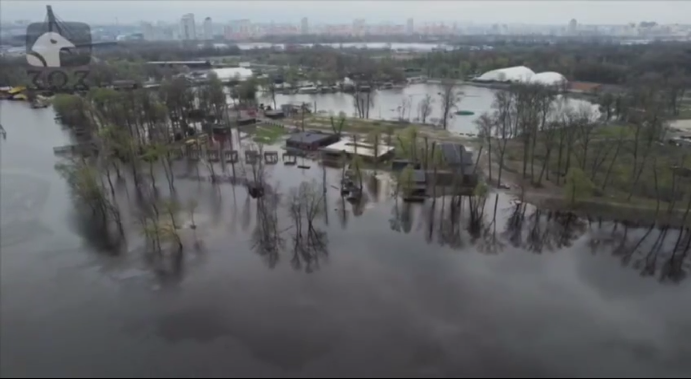 Муромець у Києві під водою