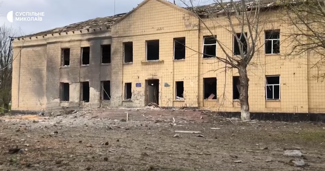 Ночью российские войска обстреляли Снигиревку в Николаевской области: погибли двое подростков. Фото и видео