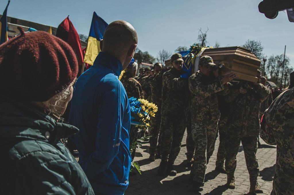 В Миргороде простились с двумя Героями-земляками, погибшими в один день в боях за Украину. Фото