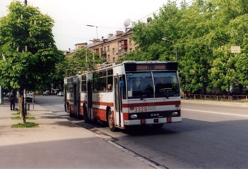 В сети напомнили, на каких троллейбусах ездили киевляне в 1990-х годах. Фото